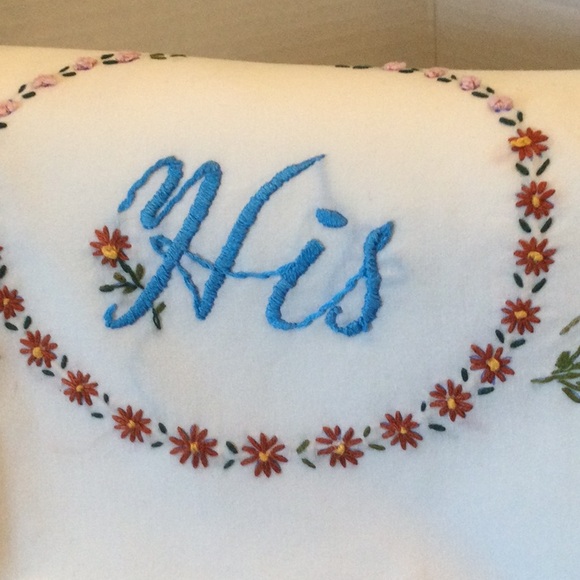 Vintage set his and hers embroidered pillow cases - Picture 2 of 3